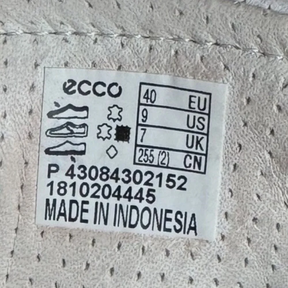 (9) ECCO Soft 7 Trend Tie Perforated Light Gray Leather Low Top Casual Sneakers